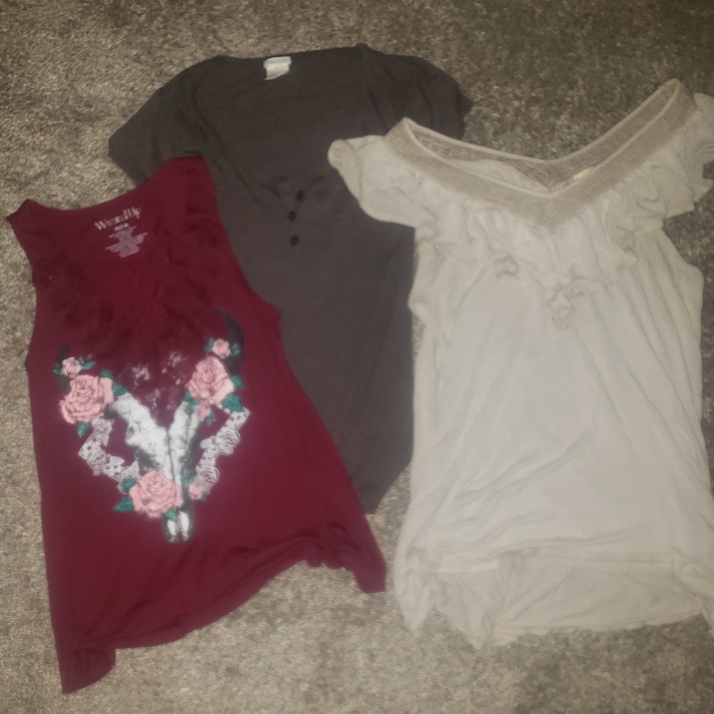 Women's Mixed Tops 3 pc Lot